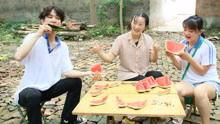 相亲吃瓜视频完整版,吃瓜群众围观甜蜜瞬间，笑料百出