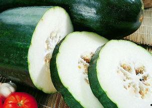 姐弟两个吃瓜解暑视频,姐弟俩吃瓜解暑，欢乐互动萌翻网友