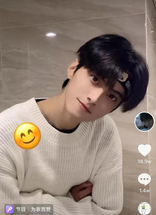 抖音卷毛帅哥吃瓜视频,趣味横生一幕幕