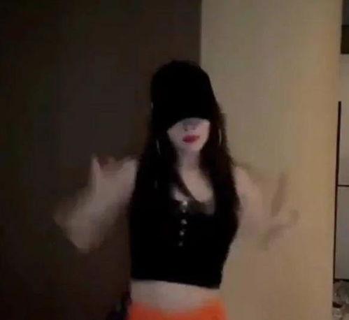 吃瓜群众鞠躬视频,网络红人鞠躬视频引发热议