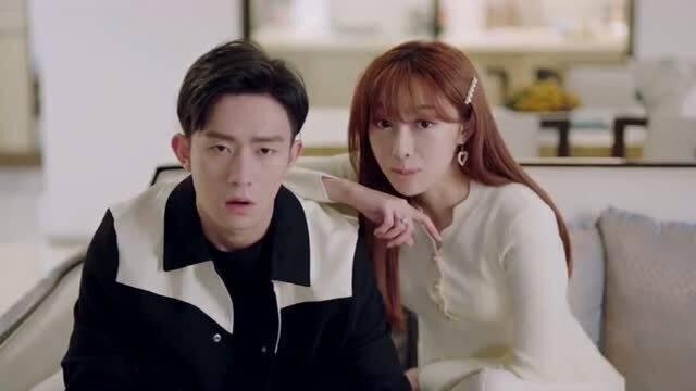 异地恋情侣吃瓜视频,隔空传情，甜蜜瞬间尽收眼底