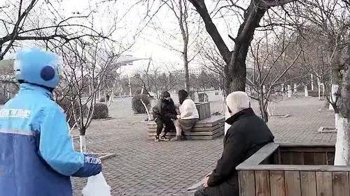 吃瓜群众老大爷是谁啊视频,网络红人的崛起之路