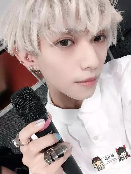 腹肌男吃瓜视频,揭秘娱乐圈幕后故事