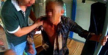 男子吃瓜被打屁股视频,公共场合行为规范引关注