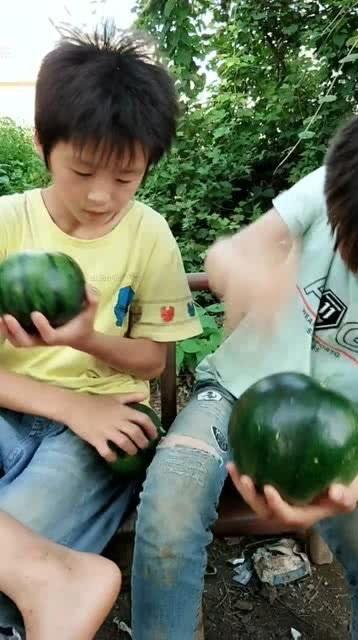 精神小伙吃瓜最近视频,揭秘娱乐圈最新热点事件