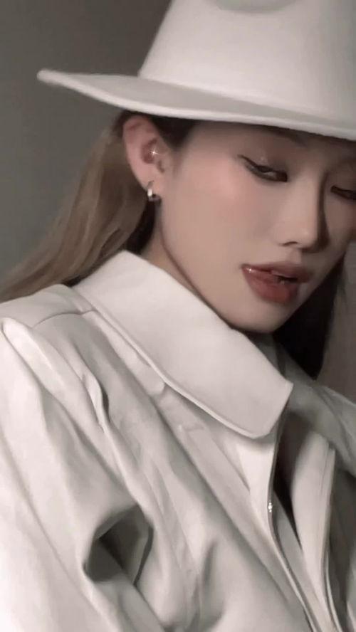 女子吃瓜网红事件视频,揭秘网络红人的真实一面