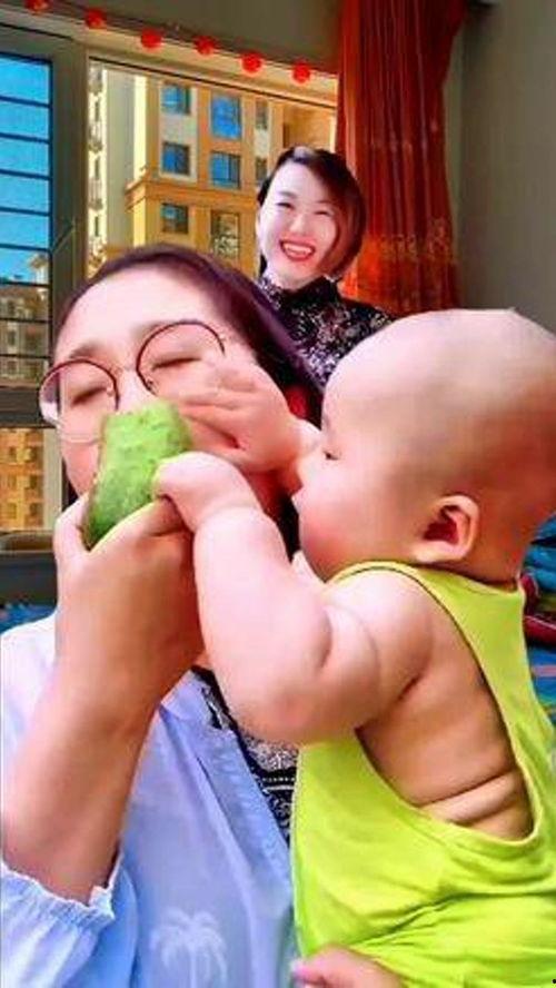 小孩吃瓜挨打视频大全,盘点那些让人忍俊不禁的吃瓜挨打瞬间