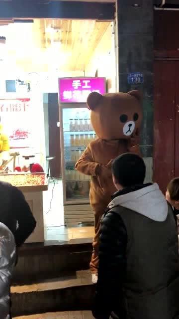 吃瓜小熊姐姐视频在线观看,揭秘热门视频背后的故事